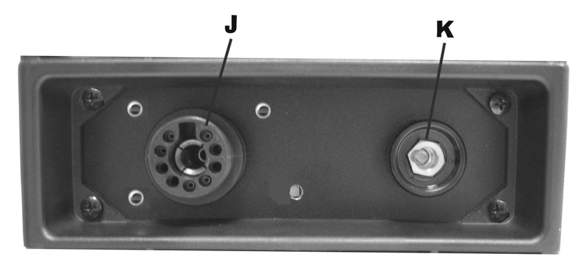 Kontroll Panel og Brytere I. Fjernkontroll Adapter (PC 105): Koble til fjernkontrollen her. Se bildet nedenfor for funksjoner: 1. INNGANG 0-5Vdc: Uttak strøm justering. 2.