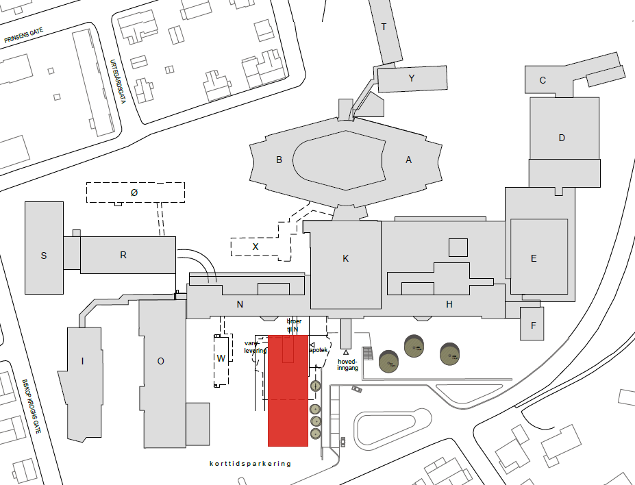 Med nybygg helt frem til glassgaten, blir eneste åpning på bakkeplan inn til hage mellom B og nybygg. Her kan Brannvesenets atkomst for stigebil ivaretas.