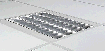 Pos 004 Recesso Armatur for innfelling i himling. Kun til himling med synlig bæreprofil (15 alt. 25mm). Leveres med 2,5m tilkoblingsledning og jordet støpsel. 3-polet hurtigkoblingsstykke.