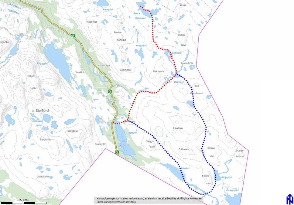 Rød stiplet linje viser hovedtrase. Blå stiplet linje viser alternativ trase.