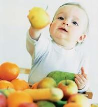 Normal spiseutvikling i småbarnsalderen Hva må barn lære for å kunne spise? 1. Munn- og svelgmotorisk bearbeiding av maten. 2. Gjenkjenning av kroppens signaler om sult og metthet. 3.