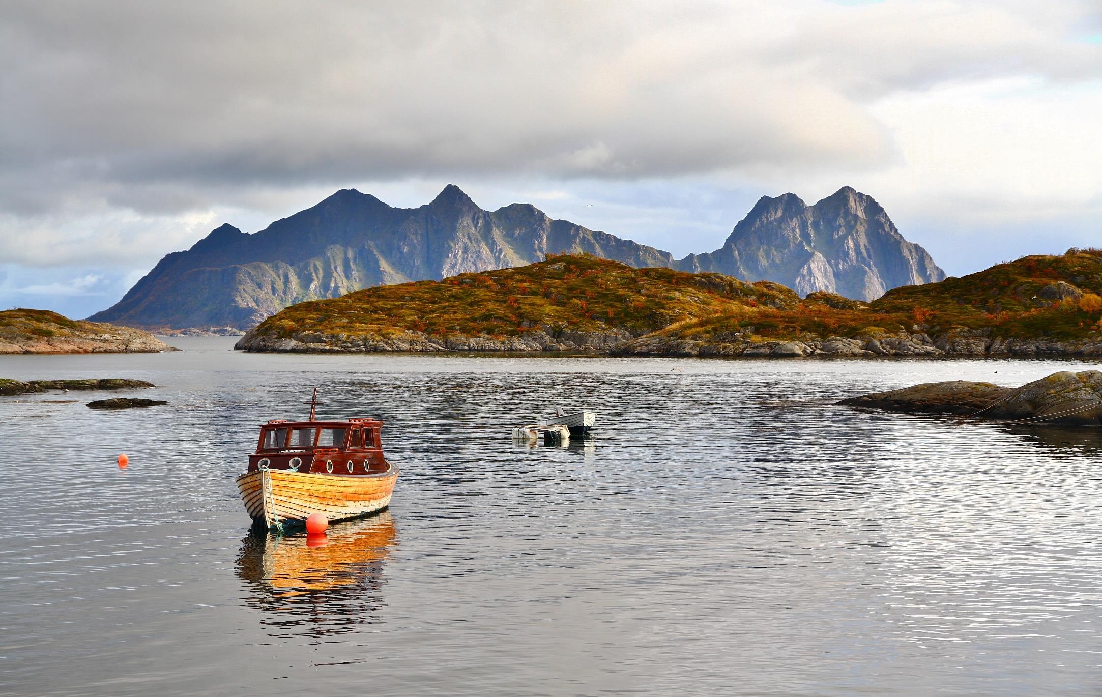 1 "Litlmolla from Svolvær 2, 2010 September" by Ximonic, Simo Räsänen.