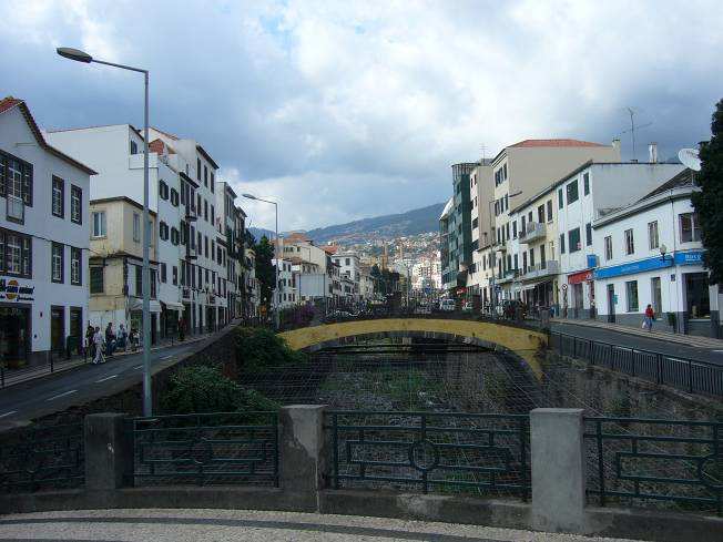 Denne transportmåten startet i 1850 på grunn av at det var dårlige forbindelser mellom Monte og Funchal.