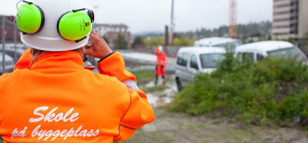 Skole på byggeplass Skole på byggeplass ble introdusert første gang i 1997 og har siden oppstart utdannet rundt 100 fagarbeidere til bygg- og anleggsbransjen.