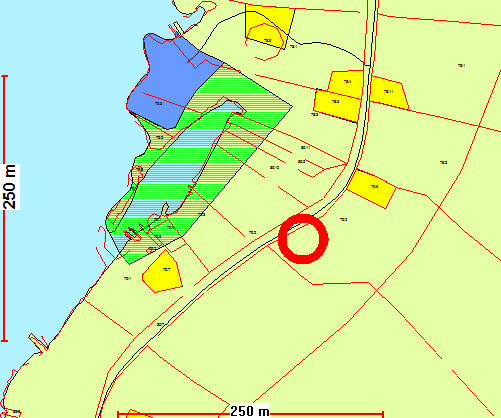 Dette er eit eldre bygg i dårleg stand, byggeår er oppgitt til ca 1780. Dette er eit tidlegare bustadhus, som nå vert nytta som lager.