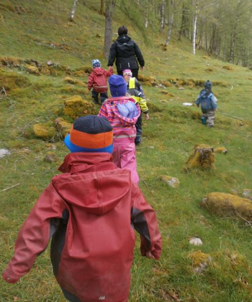 arrangerer avslutningsfest ein ettermiddag før sommarferien.