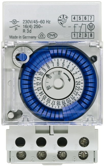 6.2 Tilkoblinger oppvarmingsprioritet 230 V 50 Hz Ph 1L1 3L2 5L3 130 A1 2T1 4T2 6T3 140 A2 4 5 6 7 1 2 3 8 = = = = L 1 2 L Enfaset pumpe Hovedstrømforsyning