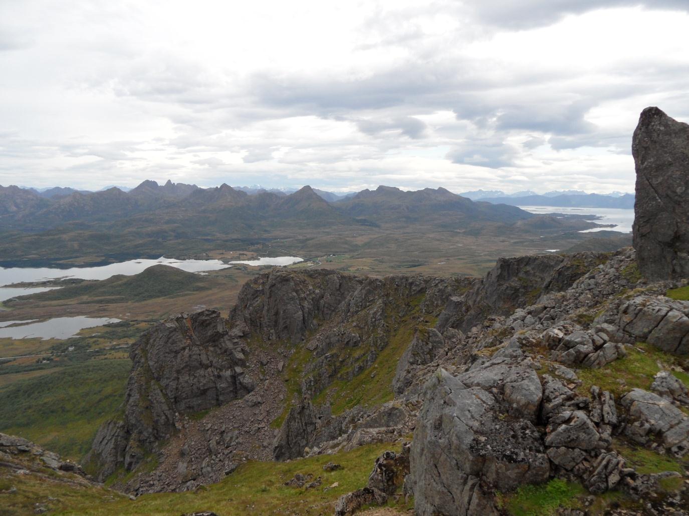 MINN-Vesterålen. Formål Berggrunnskartlegging i Vesterålen i M 1:50 000, samt oppdatering av regional berggrunnsdatabase M 1:250 000.