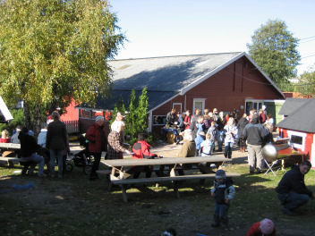 !! OKTOBER 2010 TEMA : «Farmen» Vi prøver lykken i hummerfisket.teinene settes ut fredag 1.oktober.