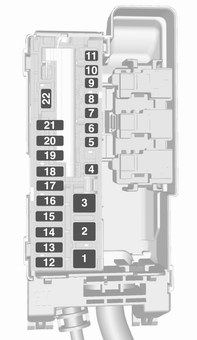 210 Pleie av bilen 2. Fell venstre side av dekselet forover. Pass på at låseklemmen føres som vist på figuren.