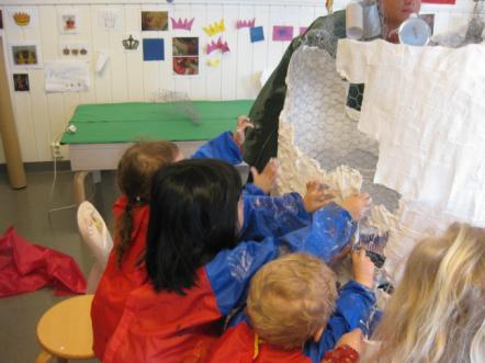 Prosjekt Vi har begynt å lage et stort slott som alle på Sverdet er med på å lage. Fagområde kunst, kultur og kreativitet.