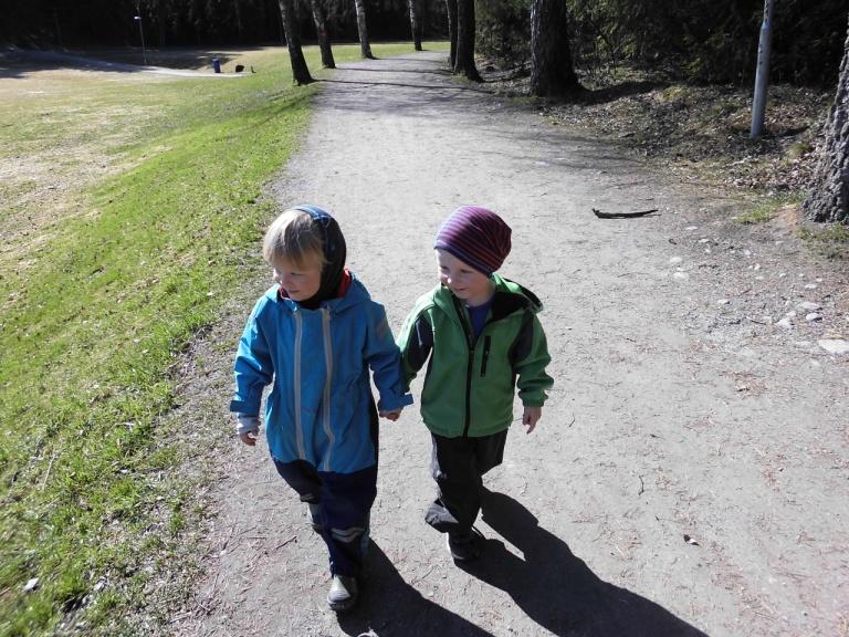 MAI 2015 Tema : Ankerløkken, Ankerløkken hei, hei, hei! Fagområde : Nærmiljø og samfunn Pedagogisk innhold : I år er det svært mye som skjer i barnehagen denne måneden.