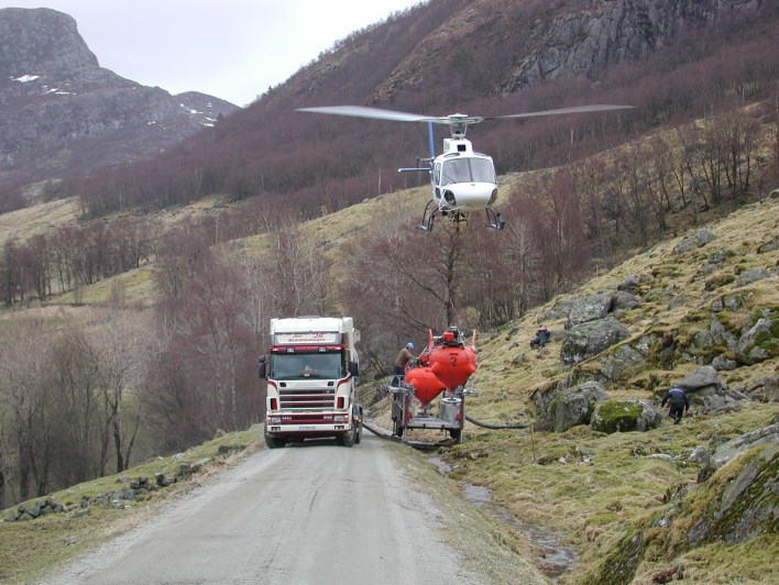 Som tidlegare år er det grovdolomitt dei vil bruka. Pris for ferdig spreidd grovdolomitt er 2.050,- pr. tonn eks. mva. Vanleg dosering er 350 kg. pr. daa.