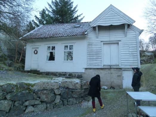 Utover våren overtok tyskarane Osterneset, grunna den strategiske plasseringa langs innlaupet til Bergen. Bygging av brakker, bunkerar og kanonstillingar vart starta våren 1940.