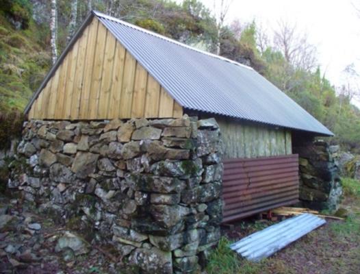 Verksemda vart etablert i 1916 av Albert Andersen og Lars Stokken. Dei kjøpte eit område inst i Vågen, der dei bygde trefartøy.