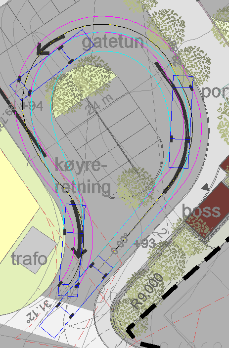 Kvalitetssikring av vegutforming med forslag til eventuelle endringer Figur 8 viser sporingsanalyse for gatetunet med lastebil som dimensjonerende kjøretøy. Lastebiler kan snu i avsatt trafikkareal.
