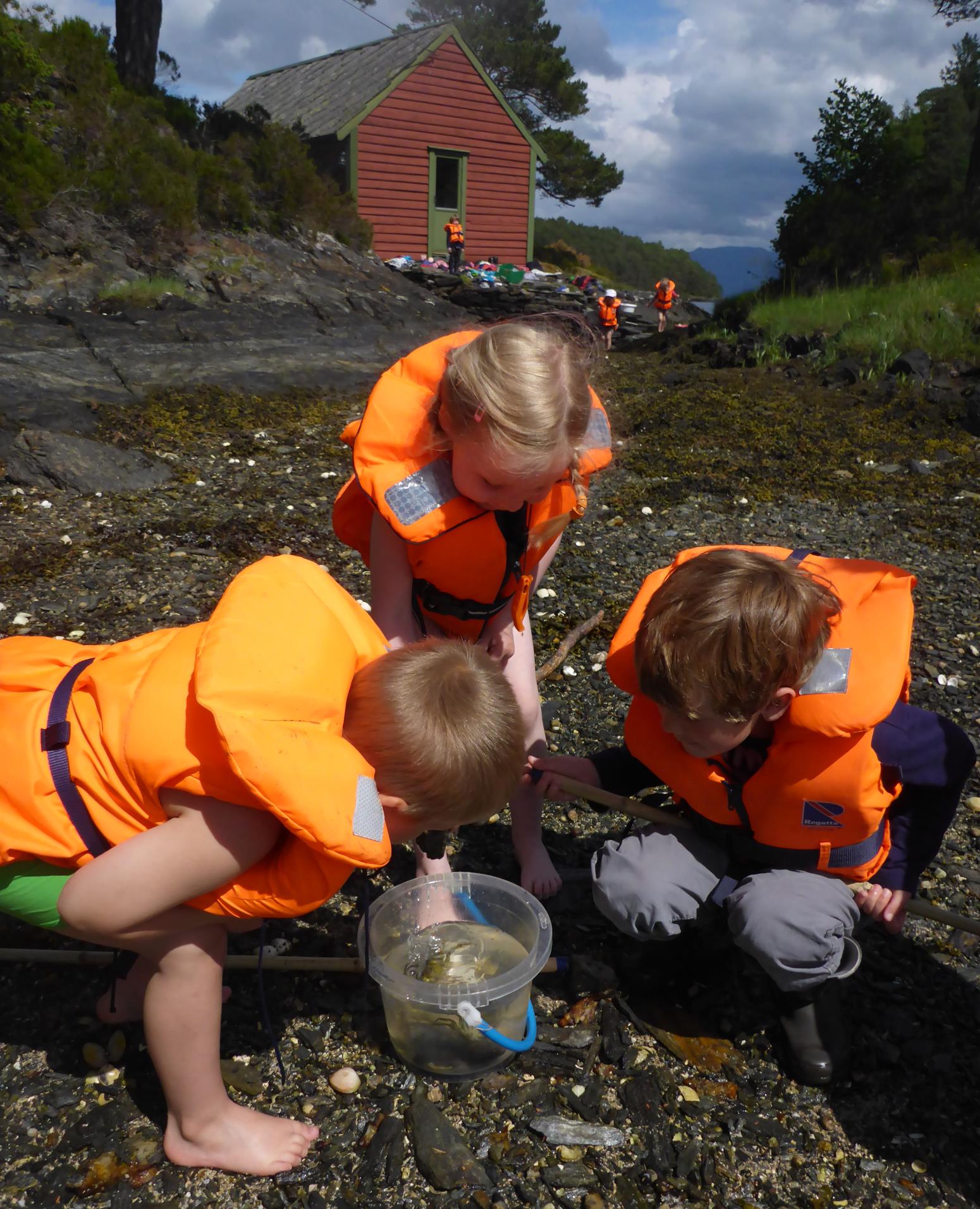 Innhold 1. Årsplanarbeid Årsplanens grunnlag Kidsa barnehager pedagogiske plattform Kidsa barnehager pedagogiske grunnsyn 2. Om barnehagen Barnehagens mål Barnehagens egenart 3.