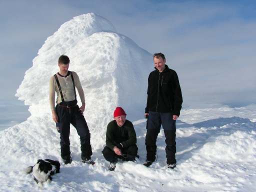 49 Videre melder Metsahallitus at det er organiserte turer fra finsk side (turer med guide) som bruker Guolasjavri som utgangspunkt for toppturene.