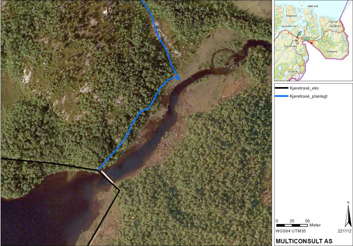 Figur 12. Alternativer kjøretraséer (merket rødt og blått) fra området for ny grensestasjon ved Storskog og til eksisterende trasé (merket sort). (Multiconsult). Figur 13.