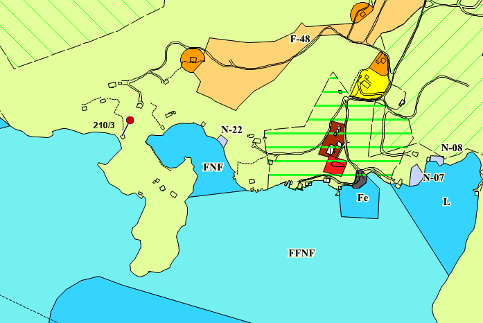 Naustet er i ein etasje 5m høgt og har eit bebygd areal på 54m 2, bruksarealet blir redusert til 34m 2 på grunn av tjukke steinmurar.