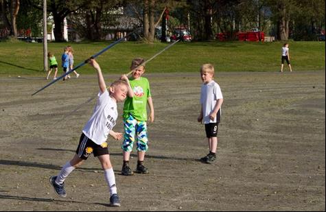 Verdal kommune Utredning av alternative lokaliteter for friidrettsanlegg i Verdal Juli og oktober 2014 Verdal videregående skole