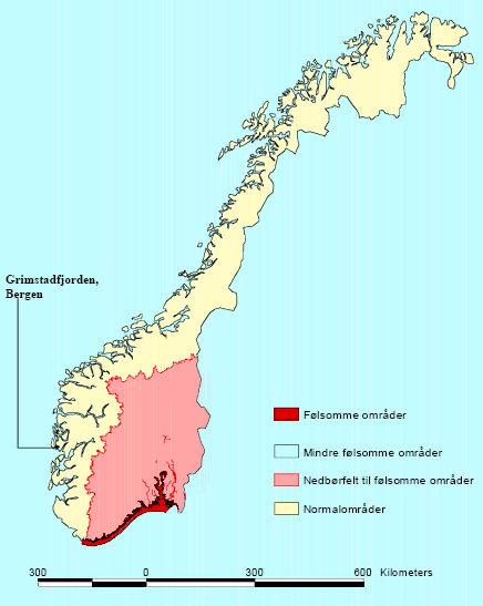 a) Følsomme områder; kyststrekningen fra Svenskegrensa til Lindesnes med tilhørende nedbørfelt og Grimstadfjordområdet b) Normale områder; ferskvannsforekomster i Norge som ikke er klassifisert som
