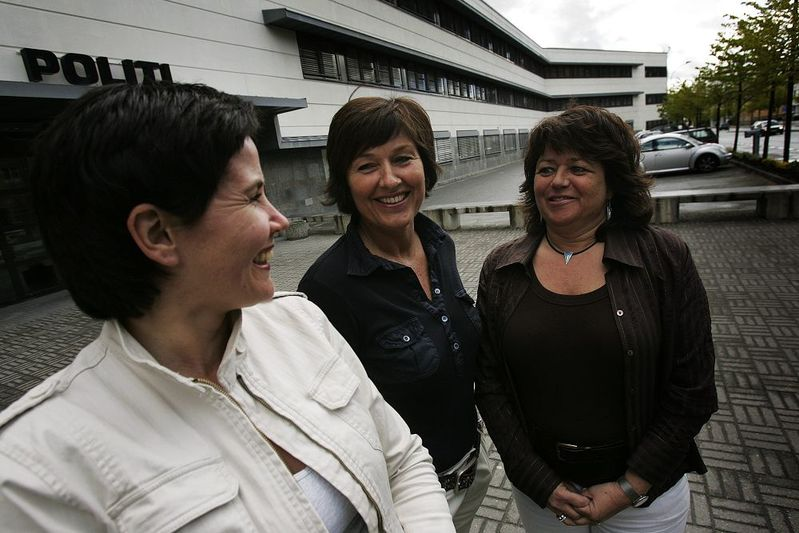 2009 Familievoldsprosjektet Ragnhild Ravn Waldeland, til venstre, og Astrid Swan Croucher, til høyre, besøker familier som har opplevd familievold.