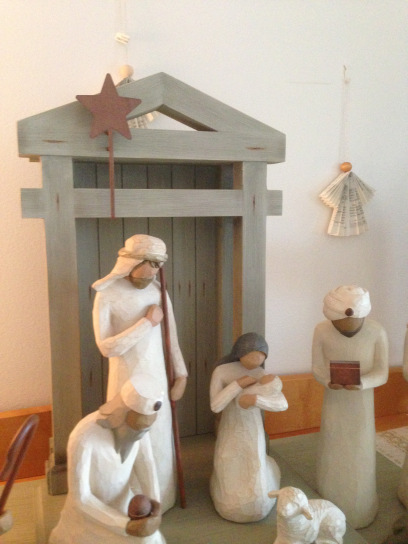 Julekrybben vil være på plass foran i kirkerommet i hele adventstiden. 1. søndag i advent, 29. nov., er det gudstjeneste ved Hilde Augensen, og som alltid på 1.