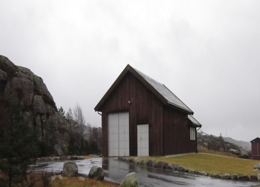 Uteanlegget plasseres nord, øst og vest for bygningen. Renseanlegget kan oppføres med maks grunnflate på 130 m², og med en bygningshøyde på 5,5 meter over planert terreng.