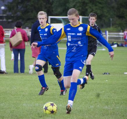 ! Turen var likevel ein god oppleving både sosialt og sportsleg. Det skal nevnast at fleire av gutane har trena og spelt med Årdal FK i 2012 sesongen.