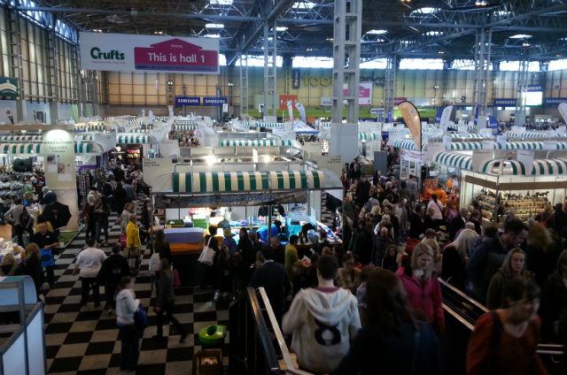 Crufts 04 Av Sissel Jerve 6.-9. mars 04 ble Crufts Dog Show arrangert. Det kalles gjerne bare Crufts og arrangeres i et stort konferansesenter i Birmingham.