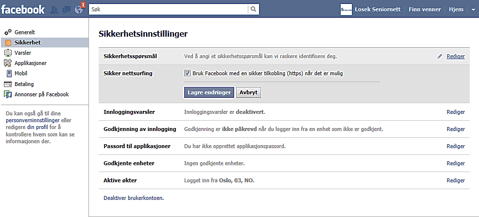 «Sikker nettsurfing» er muligens den viktigste funksjon i Kontoinnstillinger, som du må aktivere. Trykk med muspekeren på den firkanta boksen foran «Bruk Facebook med en sikker tilkobling.». Boksen skal være huket av (som vist nedenfor) og trykk deretter på «Lagre endringer».