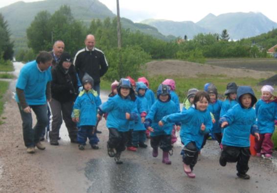 Juni 2012 UKE mandag tirsdag onsdag torsdag fredag lørdag søndag 22 1 2 3 23 4 5 6 7 MINI- MARATON