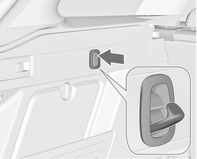 88 Oppbevaring og transport Sports Tourer: Handlenett kan henges opp i krokene i sideveggene i bagasjerommet. Trykk for å felle ut kroken.