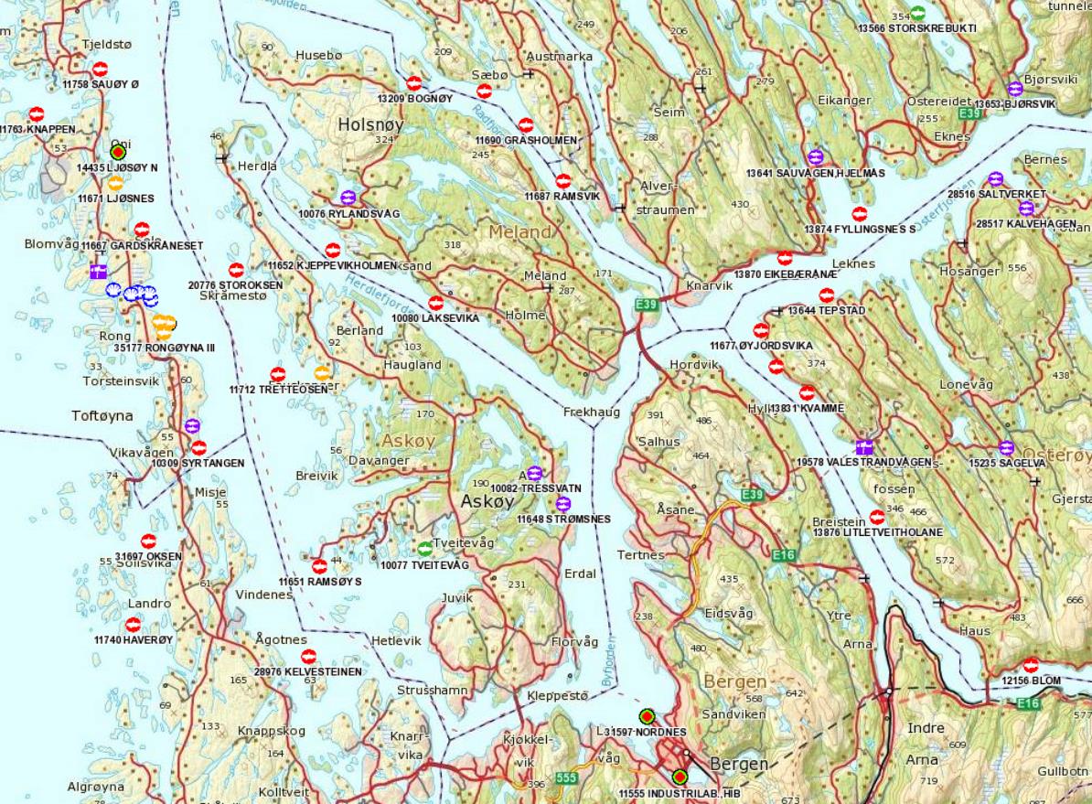 Figur 12. Akvakulturlokalitetar i det aktuelle området. Kjelde: Fiskeridirektoratet sin kartportal. Den planlagde, nye lokaliteten ligg innanfor den raude sirkelen.