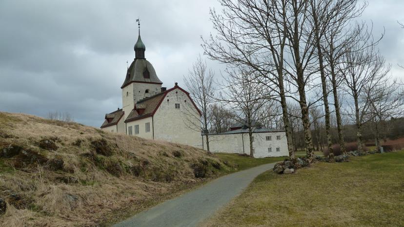 Austråttlunden utgjør en rest av det «gamle» myr- og skoglandskapet på Ørlandet og skiller seg fra de jordbruksdominerte flatene omkring.