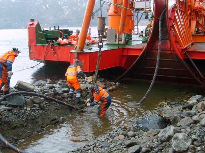 Ny kraftkabel med innlagt fiberkabel kjem i land.