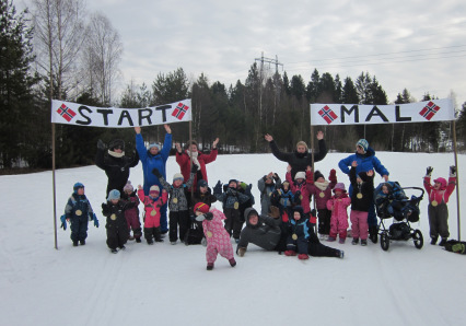 Samefolkets dag Morsdag Alana 6 år Karneval onsdag,torsdag og fredag!! Skirenn er alltid gøy på denne tiden av året. FEBRUAR 2012 Tema: «Farmen» Bøkenes verden!