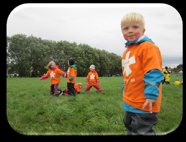 KLAR FERDIG GÅ Siden høsten 2009 har vi hatt samarbeid med 5 andre private barnehager i byen. Disse barnehagene er Geitastova, Tommeliten, Rødknappen, Bamsebu og Mjughaugskogen.