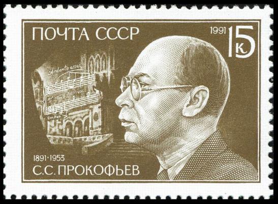 med nesten barbarisk voldsomhet. Etter den russiske revolusjon i 1917 flyktet han og hans familie til USA hvor han turnerte som pianist og spilte både andres men ikke minst sine egne verker.