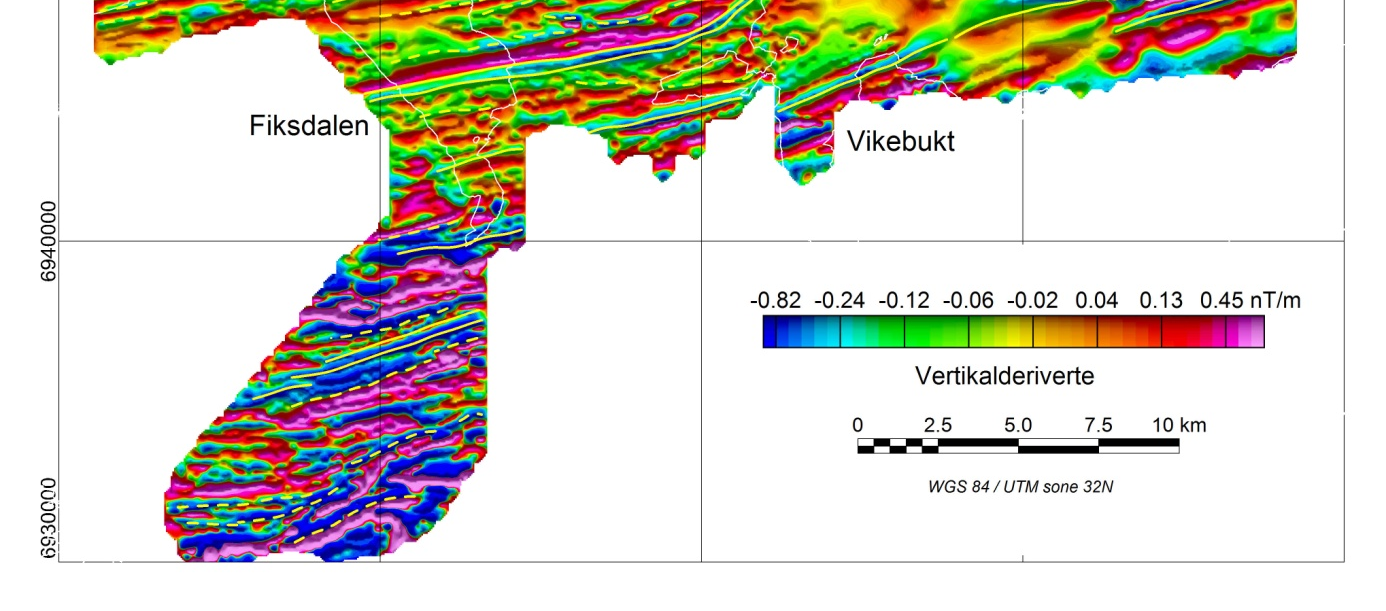 Figur 3: Første vertikalderiverte av magnetfeltet over sentrale deler av Romsdalsfjorden.