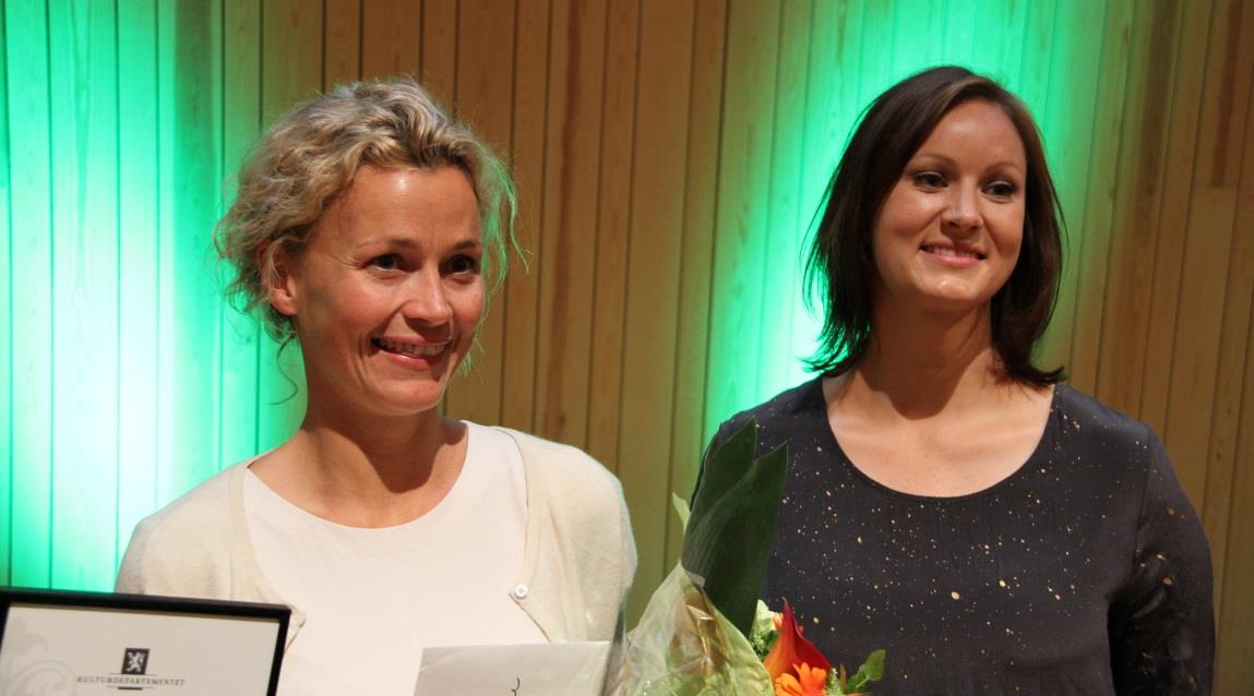 KULTURDEPARTEMENTET SI NYNORSKPRIS FOR JOURNALISTAR 2014 Ingunn Solheim og Agnes Ravatn (Foto: Terje Gilleshammer/NRK) - NYNORSKEN GJER JOBBEN MIN LETTARE - Nynorsk er vakkert.