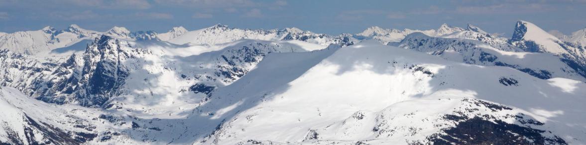 Eidskyrkja(1482 moh) Eidskyrkja (Kyrkjefjellet) er med sine 1482 moh det høyeste fjellet i Volda kommune, og faktisk høyere enn den