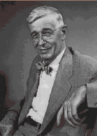 Vannevar Bush - As We May Think 1945 En maskin plassert på skrivebordet og som kunne inneholde et helt bibliotekt Maskinen vil ikke bare være et verktøy for å lenke