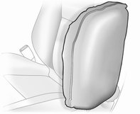 Seter og sikkerhetsutstyr 53 I tillegg er det avhengig av biltypen en varseletikett på siden av instrumentpanelet (synlig når døren er åpen), på solskjermen, eller på nedre del av frontruten.