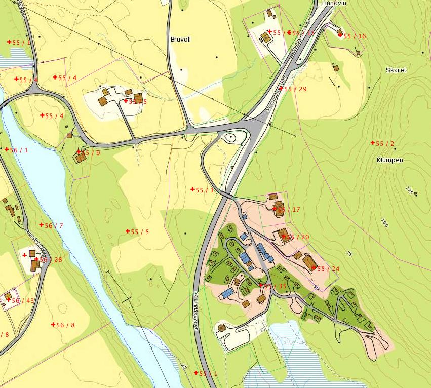 Ved etablering av fylkesvegen i si tid vart det etablert ny tilkomst til campingplassen. Det var etablert bru over fylkesvegen med tilkomst frå Hundvindsvegen. Side 16 Figur 19 Vegsystemet i området.