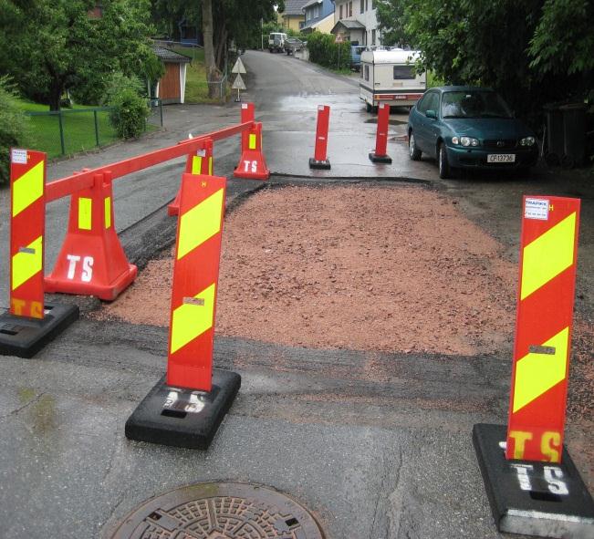 1.4 Sikring av skadested/arbeidssted Sikring av skadested/arbeidssted er viktig for å opprettholde sikkerheten for brukerne av vegen og for de som jobber der.