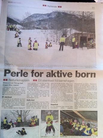 PÅSKETRADISJONAR Påskefrukost på Njøs Det er naturleg at barnehagen på ein enkel måte forklarar barna kva påska står for. Dei får eit lite innblikk i både alvoret og gleda i feiringa.