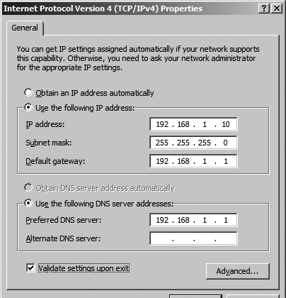 Default Gateway dette er adressen til ruteren i nettverket vår. Ruteren sørger for å sende trafikk videre til andre maskiner utenfor nettet vårt, dvs. i praksis som regel Internett.