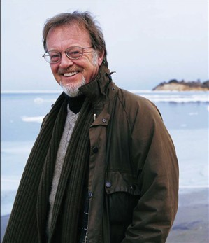 Bernard Cornwell Sverdsang <p>en død mann har gjenoppstått, og vikingene kommer i horder for å innta London.